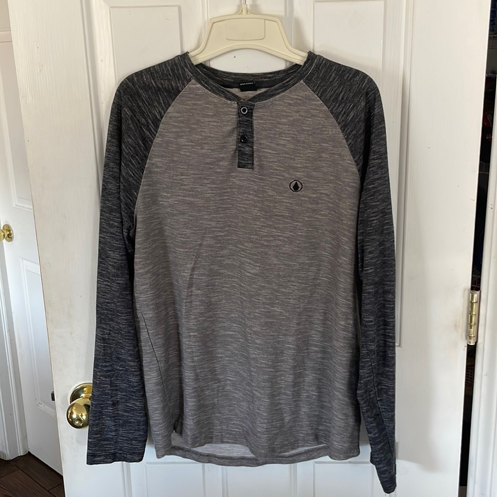 Volcom -Mens sz M long sleeve Knit Shirt GUC BOX71